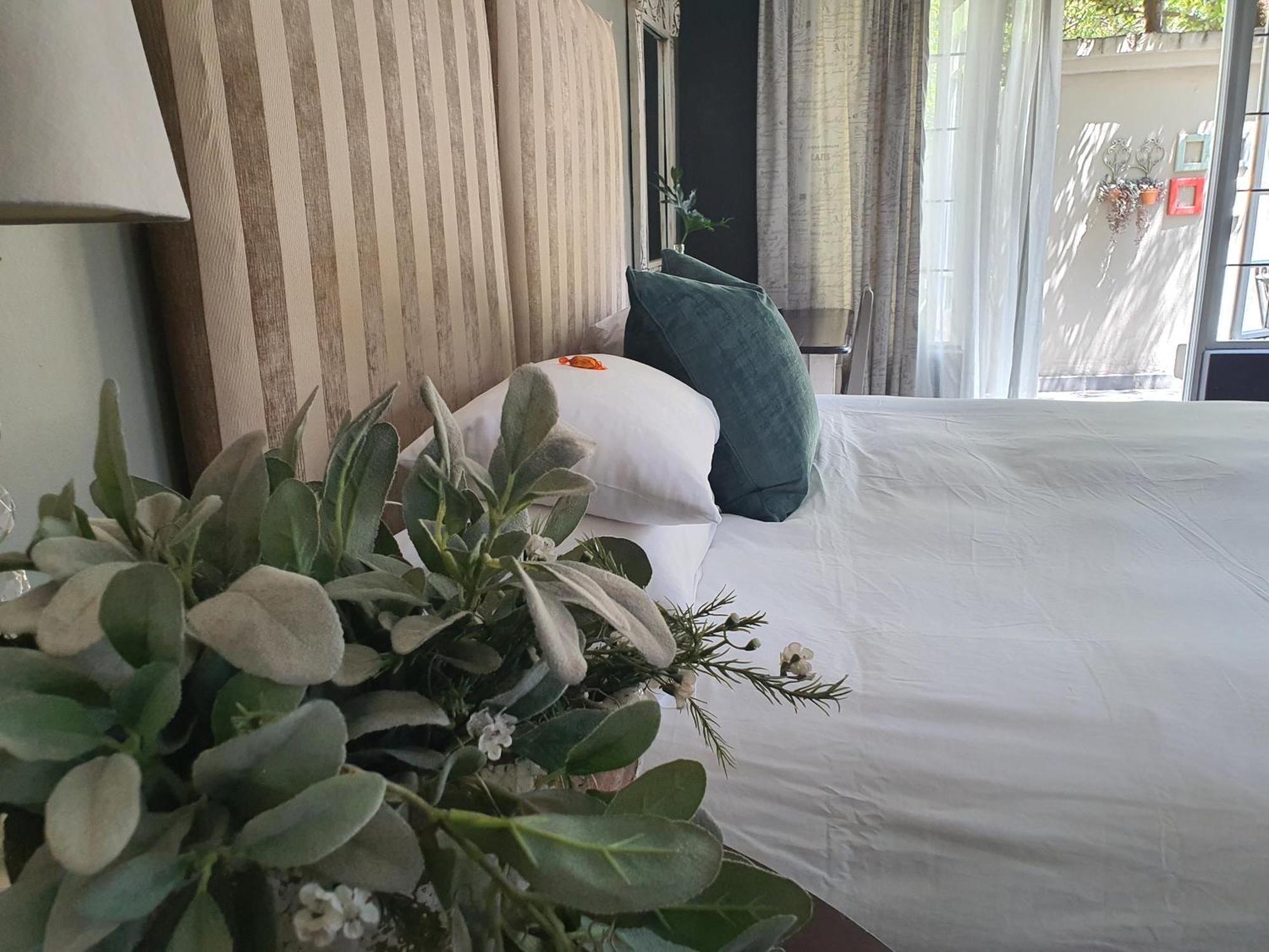 Waterhouse Guest Lodge In Muckleneuk Претория Номер фото