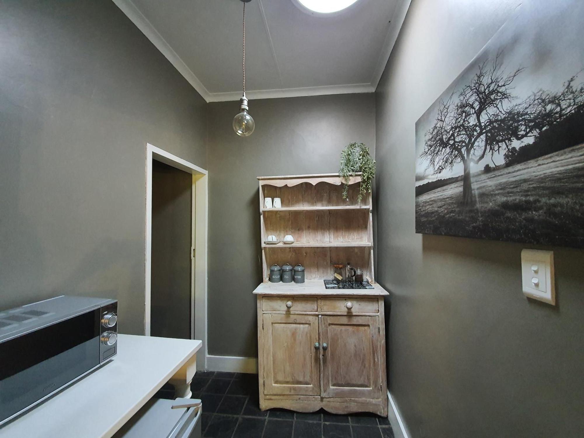 Waterhouse Guest Lodge In Muckleneuk Претория Номер фото